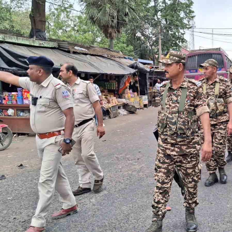 বীরভূম-পূর্ব বর্ধমান সীমানার ফুটিসাঁকোয়, মঙ্গলবার সারাদিন ধরে চলল পুলিশ ও কেন্দ্রীয় বাহিনীর রুট মার্চ এবং নাকা তল্লাশি।