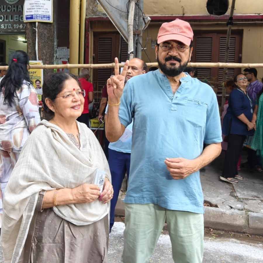 ভোট না দিয়ে ফিরতে হল চিরঞ্জিৎ-কে।