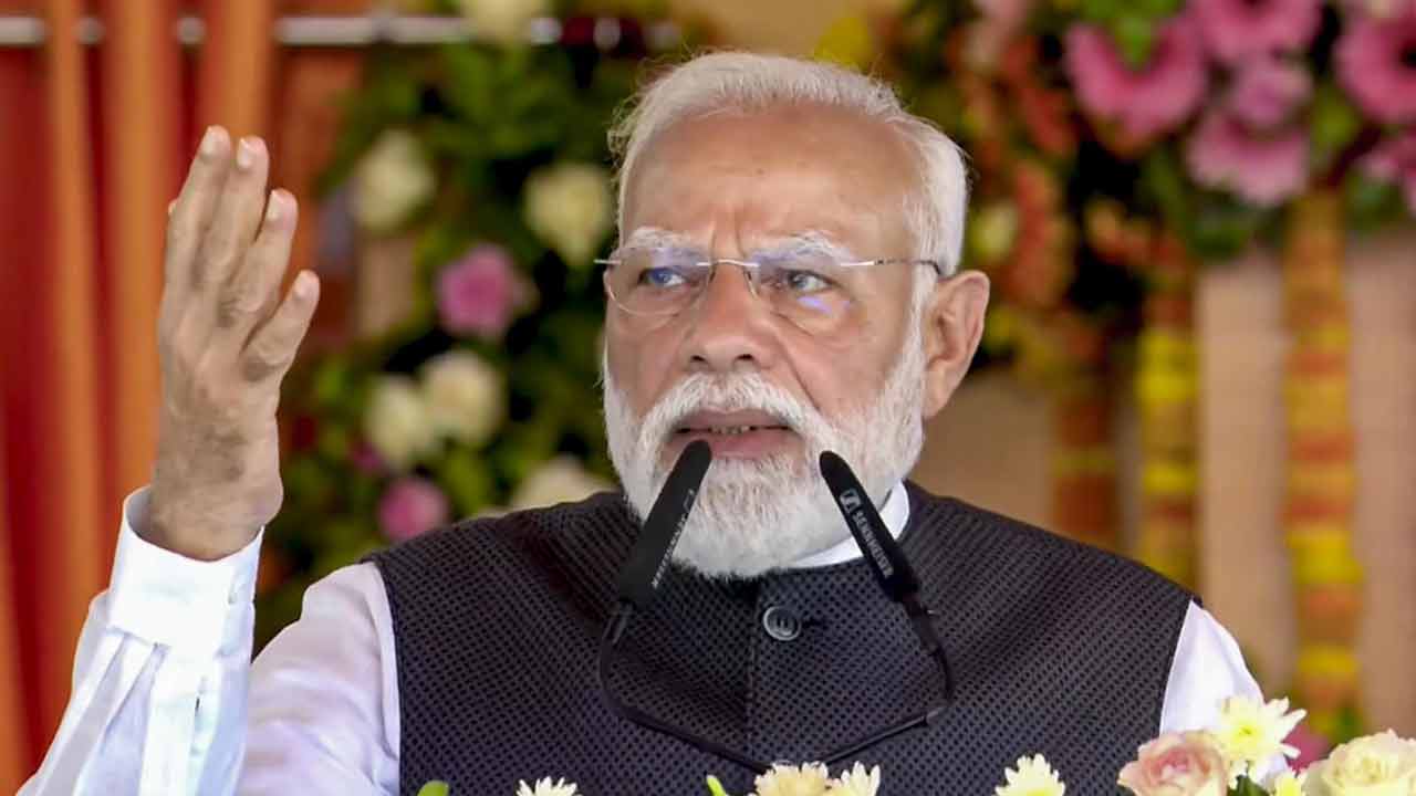 বুধবার উত্তরপ্রদেশের হরদইয়ের সভায় প্রধানমন্ত্রী নরেন্দ্র মোদী।