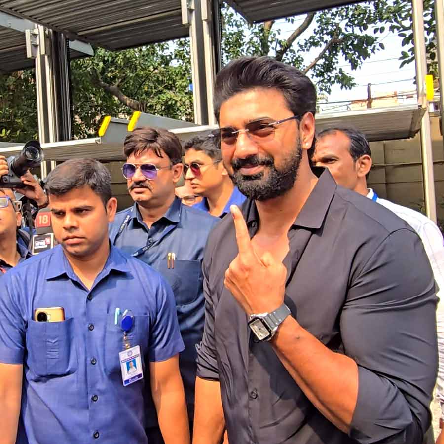 ভোট দিয়ে কী বললেন দেব?