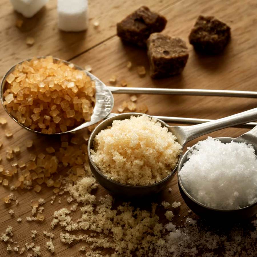 মিষ্টি খেয়ে ফেললেই অপরাধ বোধে ভুগছেন? চিনি  কি ততটাও বিপজ্জনক?