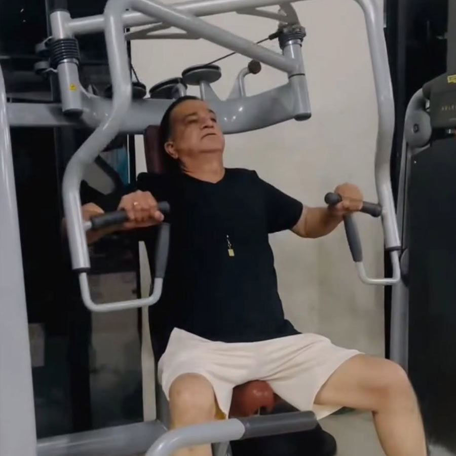 ব্যায়াম করছেন শ্যাম কৌশল। 