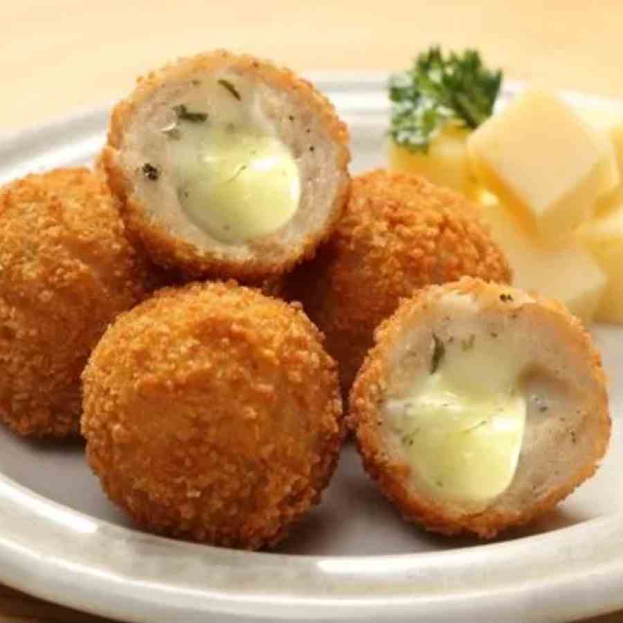 চিকেন চিজ় বল।