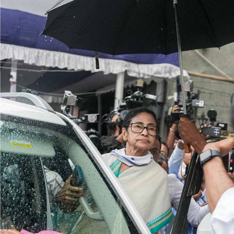Mamata Banerjee visits several parts of Bhabanipur from morning on polling day dgtl
