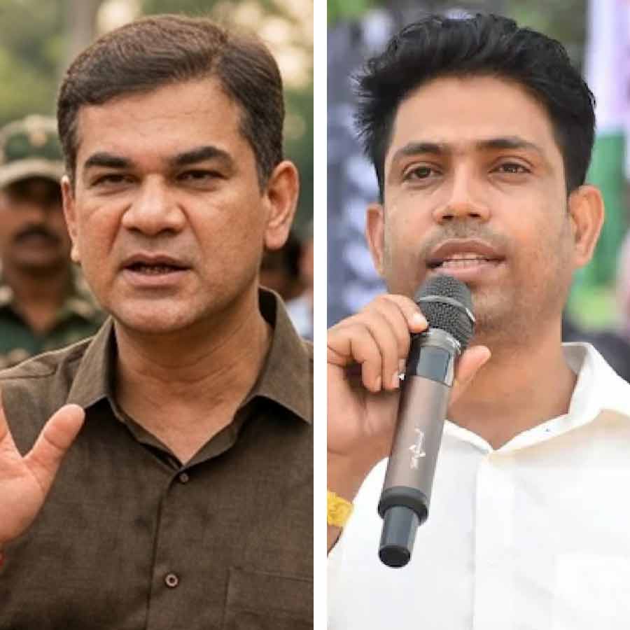 (বাঁ দিকে) জাহাঙ্গির খান এবং অজয়পাল শর্মা (ডান দিকে)।