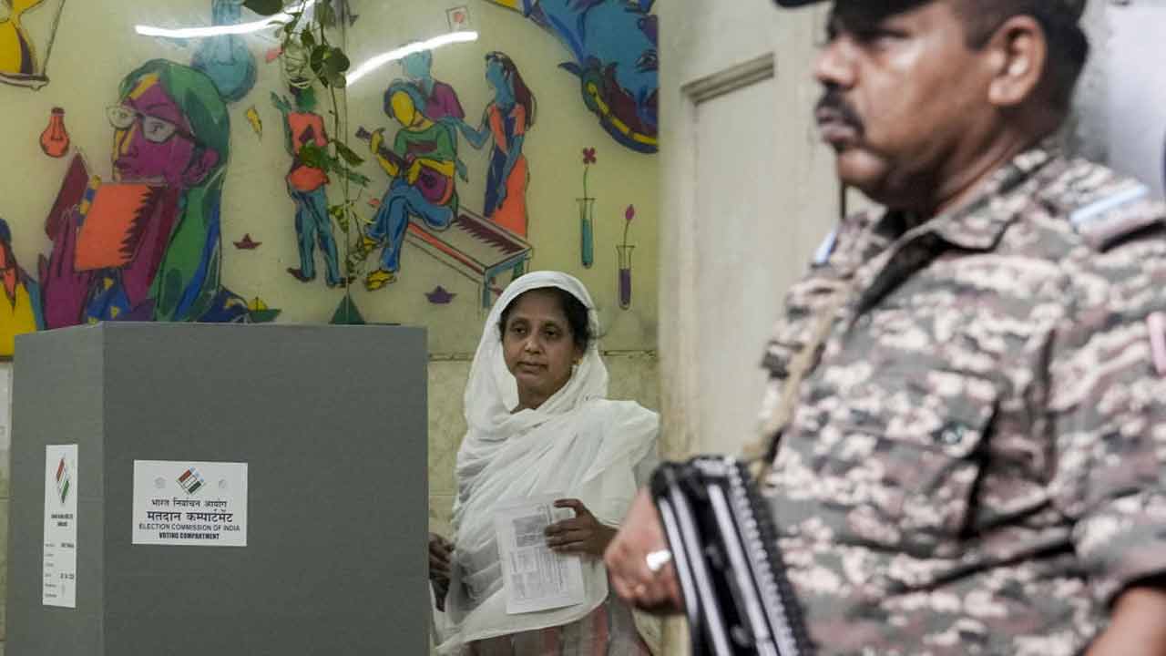 রাজ্যে চলছে ভোটগ্রহণ।