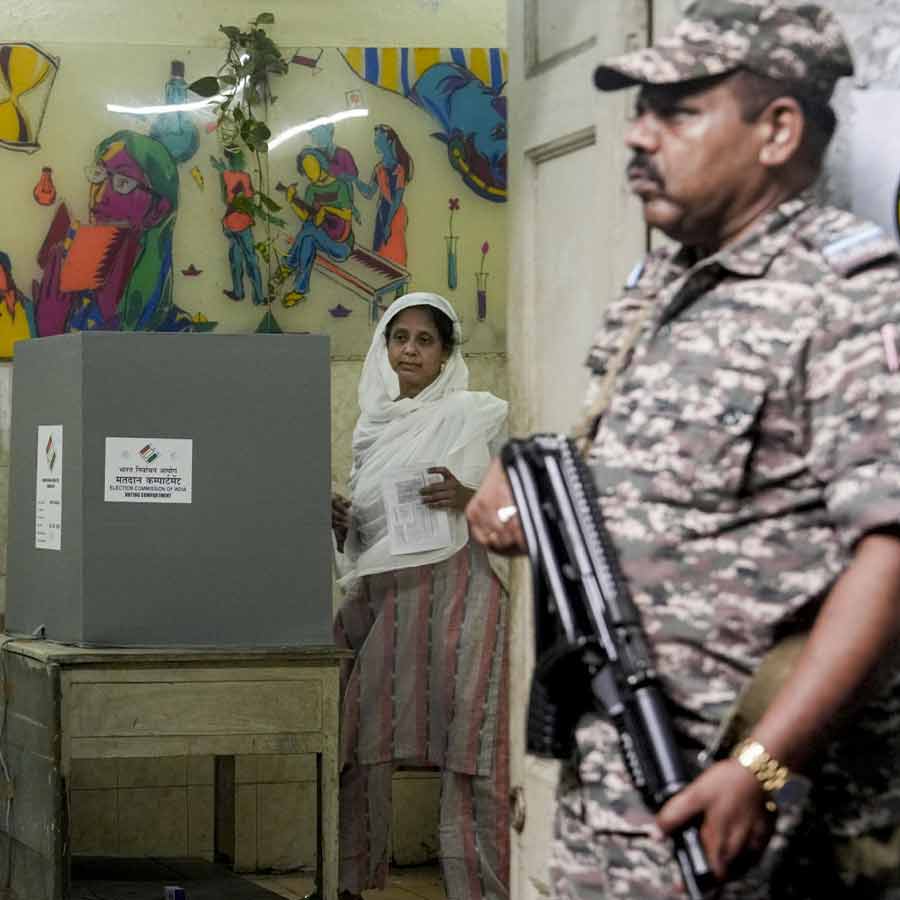 রাজ্যে চলছে ভোটগ্রহণ।