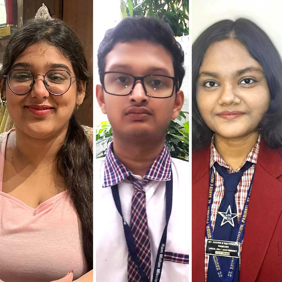 বাঁ দিকে ইলিনা উদানি, ডান পাশে অনুষ্কা ঘোষ আর মাঝে অর্কদীপ বন্দ্যোপাধ্যায়।