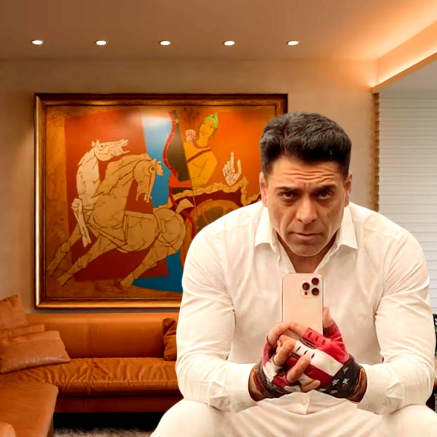 রাম-গৃহে তাকলাগানো অন্দরসজ্জা।