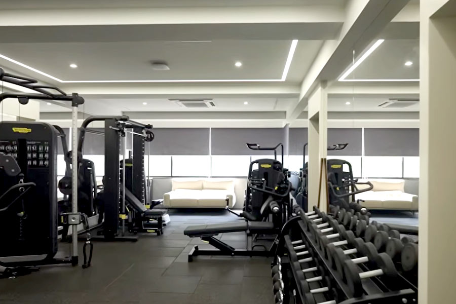 বাড়ির জিম।