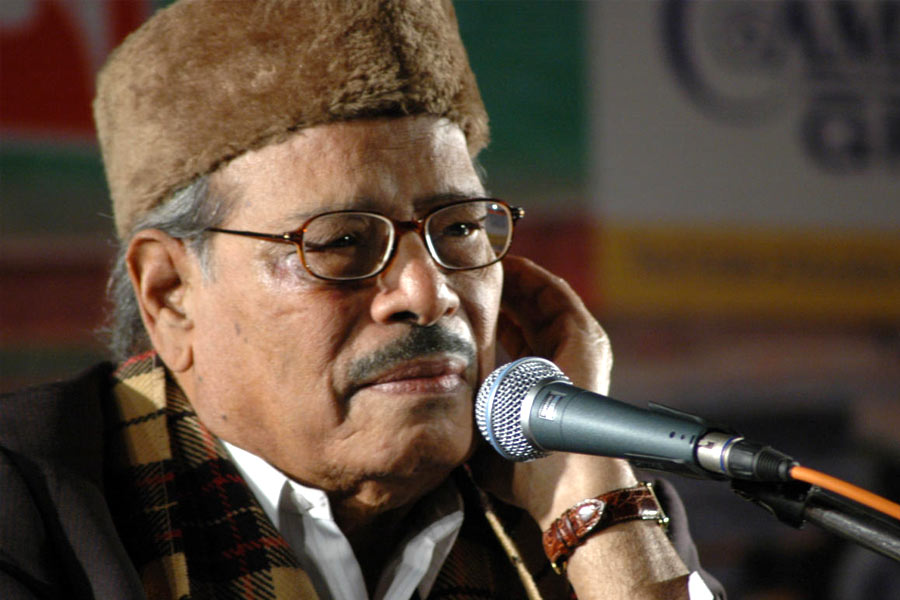 শুধু গান নয়, কথা বলতেও ভালবাসতেন মান্না দে। 