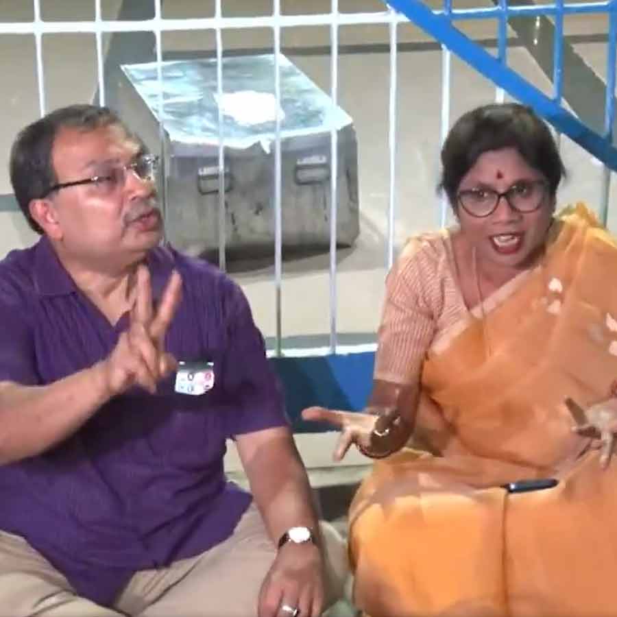 Kunal ghosh and sashi panja stage protest in front of khudiram anushilan Kendra