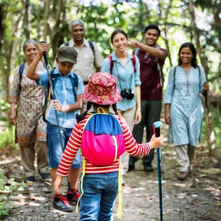 ঘুরে বেড়ানো যায় হেঁটেই।  শুরুটা হোক সংক্ষিপ্ত এবং সহজ পথে।