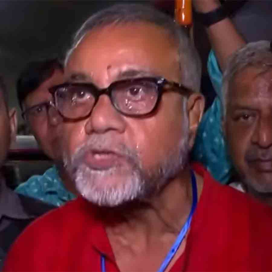 Kunal ghosh and sashi panja stage protest in front of khudiram anushilan Kendra