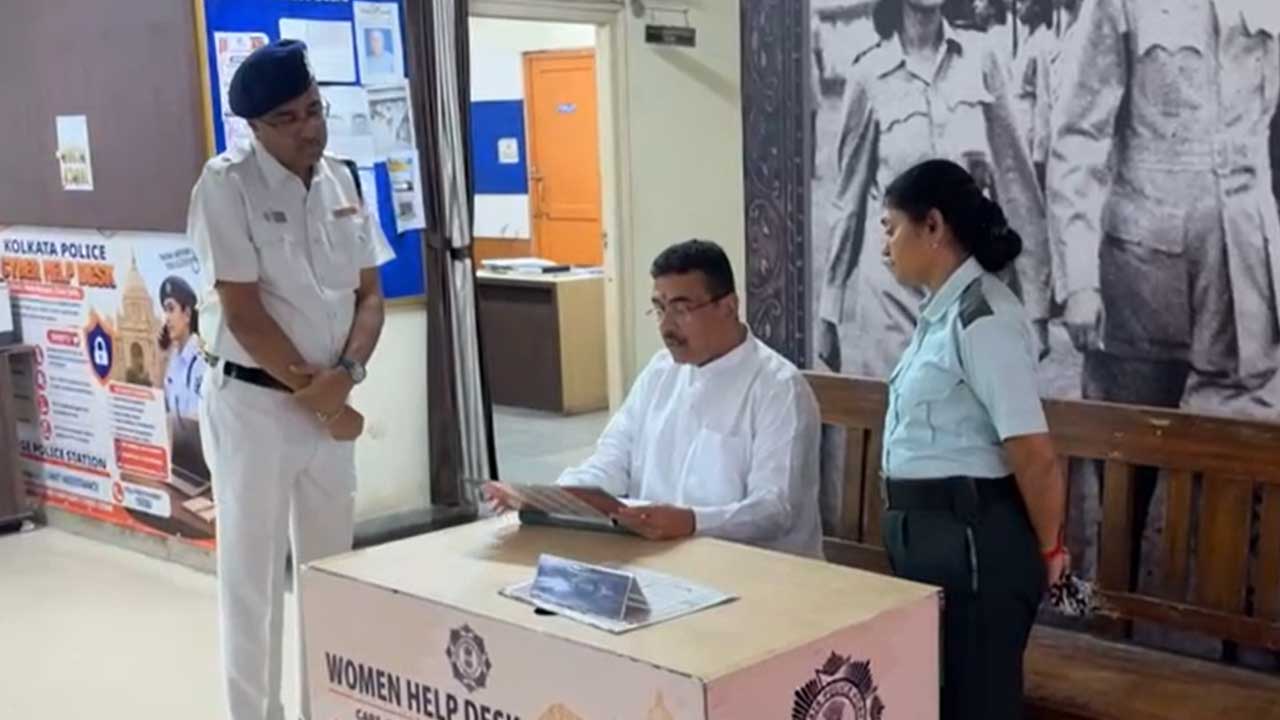 தெற்கு கொல்கத்தா காவல் நிலையங்களை ஆய்வு செய்த முதல்வர் சுவெந்து அதிகாரி