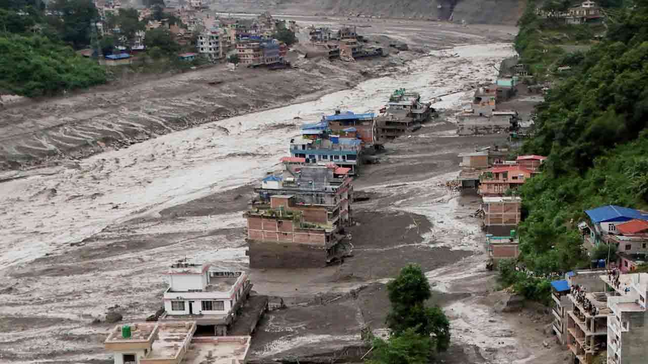 नेपाल में भीषण बाढ़: मानसरोवर यात्रा पर निकले कोलकाता के 32 लोग लापता