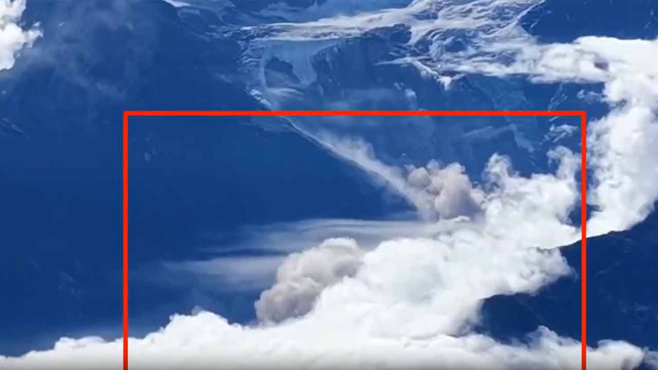 तिब्बत में ग्लेशियर टूटने का खौफनाक मंजर: पर्यटक के कैमरे में कैद हुई तबाही