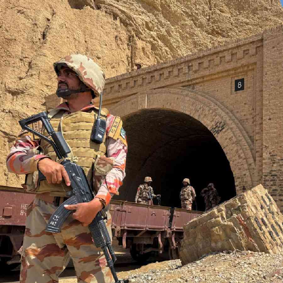 বালোচিস্তানে পাকিস্তানি সেনা জওয়ানদের অভিযান।