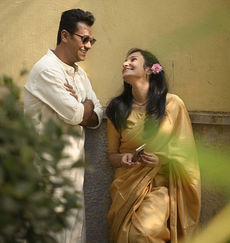 বসন্তে বাঁধা পড়লেন অনুজয়-দেবারতি।