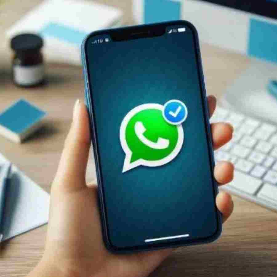 Whatsapp testing a new feature to share past group chats with newly added members