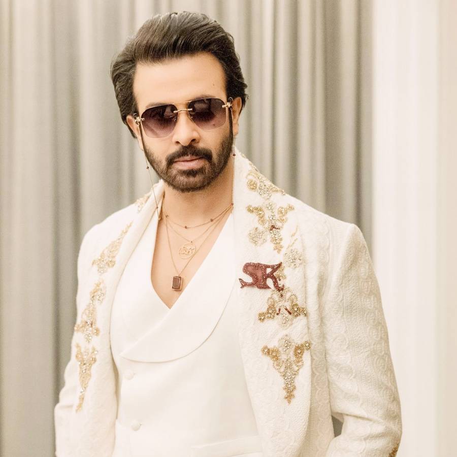 ইদে আসছেন