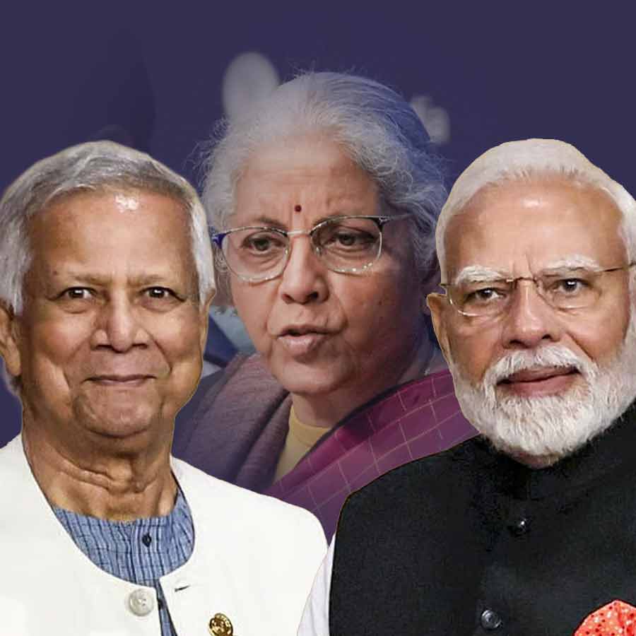 (বাঁ দিকে) বাংলাদেশের অন্তর্বর্তী সরকারের প্রধান উপদেষ্টা মুহাম্মদ ইউনূস এবং ভারতের প্রধানমন্ত্রী নরেন্দ্র মোদী (ডান দিকে)।