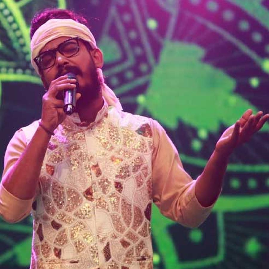 Bengali Singer Arkadeep Misra and his band faced harassment while performing on stage