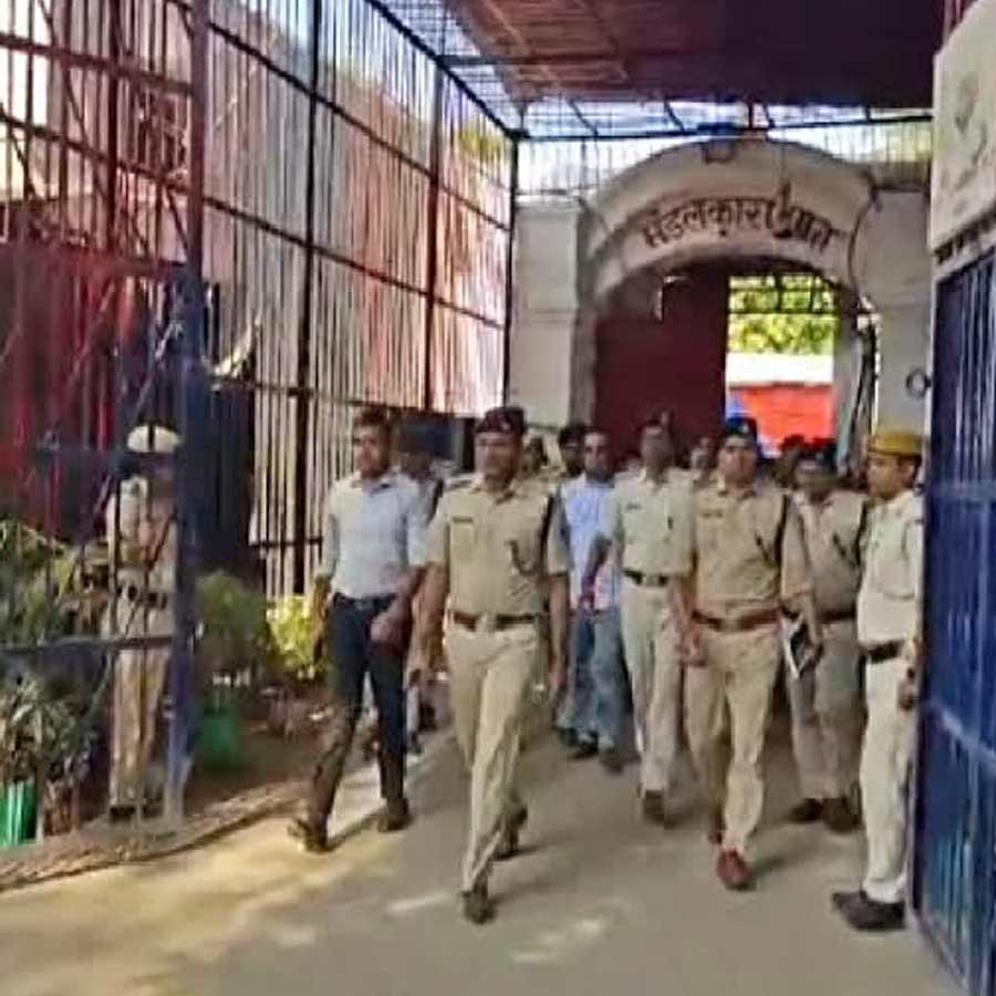 How 24 years ago a IPS officer operate a rescue mission after 1,200 prisoners took control of Chhapra jail