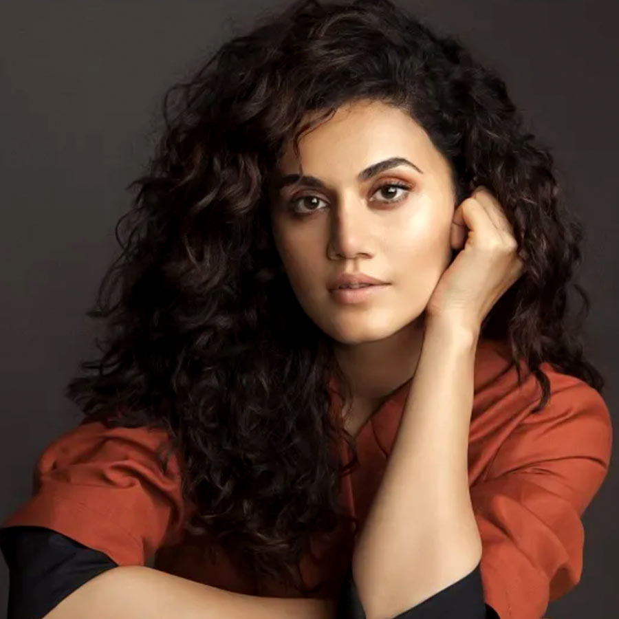 ক্ষোভ উগরে দিলেন তাপসী।