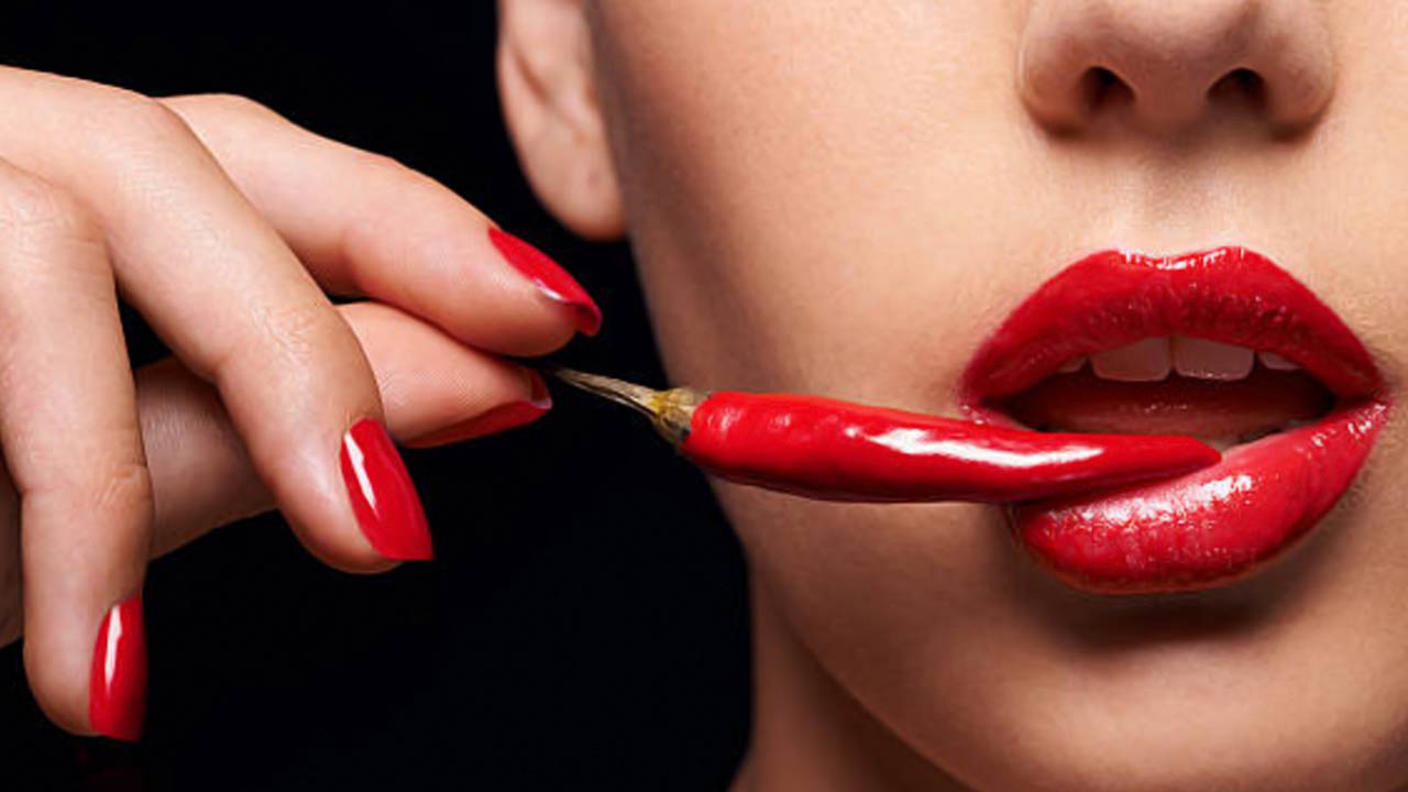 ঠোঁট ফুলবে লঙ্কার গুণে।