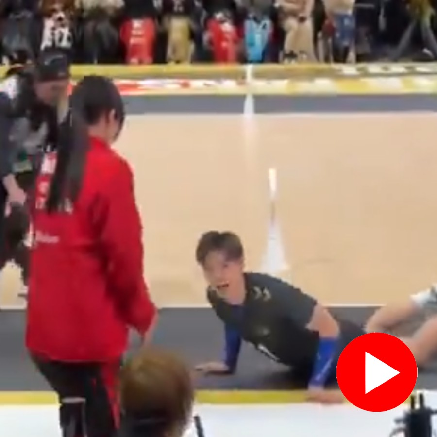 Video shows Japanese Volleyball player bows down in front of judge after a bizarre incident