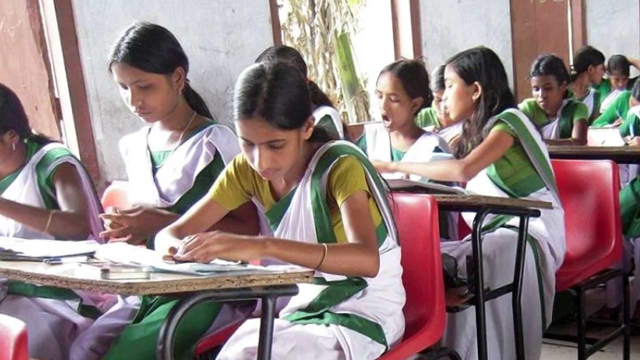 দিনভর কেমন হল মাধ্যমিক পরীক্ষা।