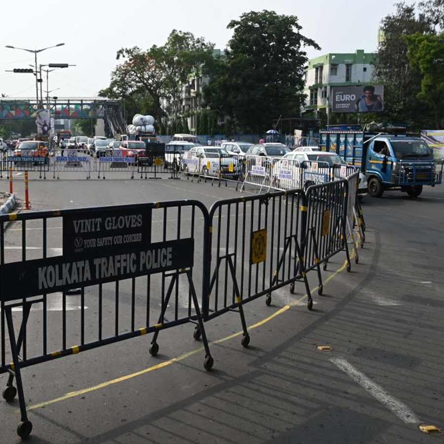 The Kolkata Police has issued a notification stating that goods vehicles will be regulated in Kolkata on the occasion of Shab-e-Barat