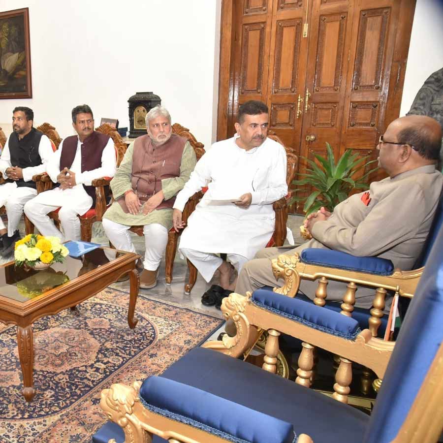 রাজ্যপাল সি ভি আনন্দ বোসের কাছে বিরোধী দলনেতা শুভেন্দু অধিকারী-সহ বিজেপি প্রতিনিধিরা।