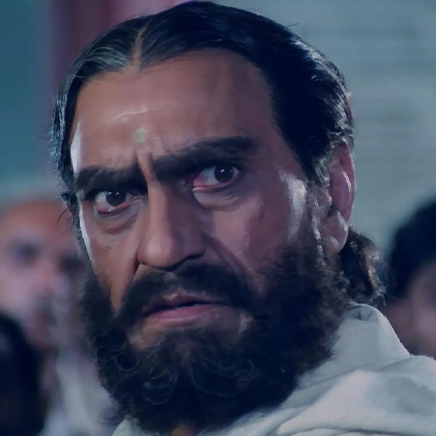 ছবির পরিচালকের পাশাপাশি এক অভিনেতাও ছবিমুক্তির সুখবর পেলেন না। প্রয়াত অভিনেতা অমরীশ পুরীও এই ছবিতে অভিনয় করেছিলেন। 