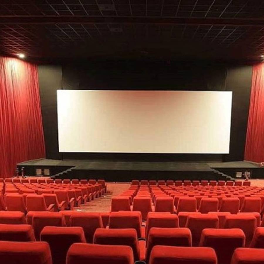 ৩৭ বছর পর চলতি বছরে প্রেক্ষাগৃহে মুক্তি পাওয়ার কথা ‘হম মে শাহেনশা কৌন’ ছবিটি। কিন্তু এই ছবির মান বাড়ানোর জন্য কৃত্রিম বুদ্ধিমত্তার সাহায্য নিয়েছেন ছবিনির্মাতারা।