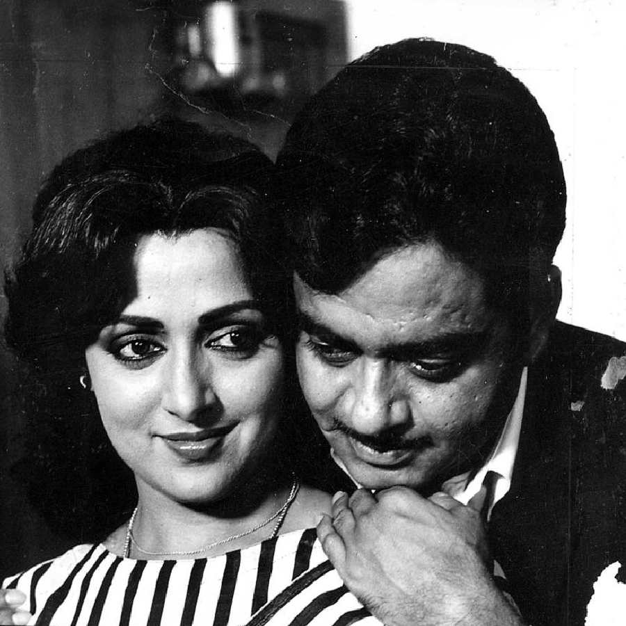 ৩৭ বছর আগে শুট হওয়া তারকাখচিত এই ছবি প্রেক্ষাগৃহে দেখার জন্য মুখিয়ে রয়েছেন দর্শক। এত বছরের অপেক্ষার পর ছবি মুক্তি পাচ্ছে বলে যারপরনাই আনন্দিত ছবিনির্মাতারাও।