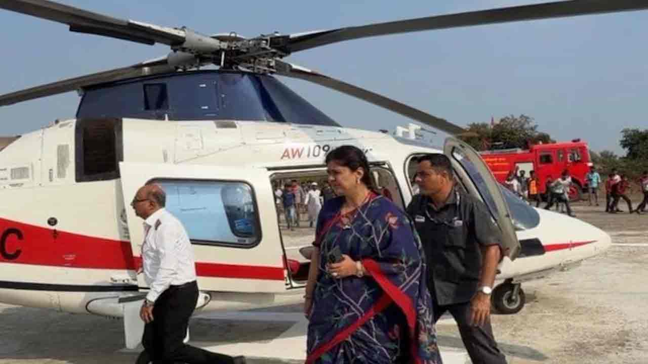 Technical snag in helicopter, Maharashtra minister Pankaja Munde postponed election rally to Latur