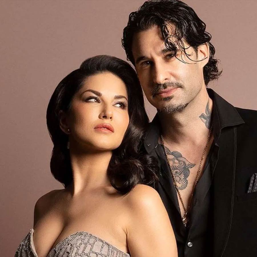 Sunny Leone Suffers Wardrobe Malfunction At Mumbai Event,Husband Daniel Weber control the situation dgtl