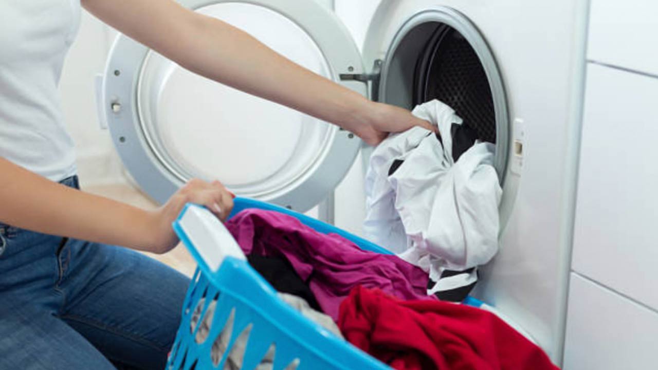 white vinegar using tips while washing clothes in machine