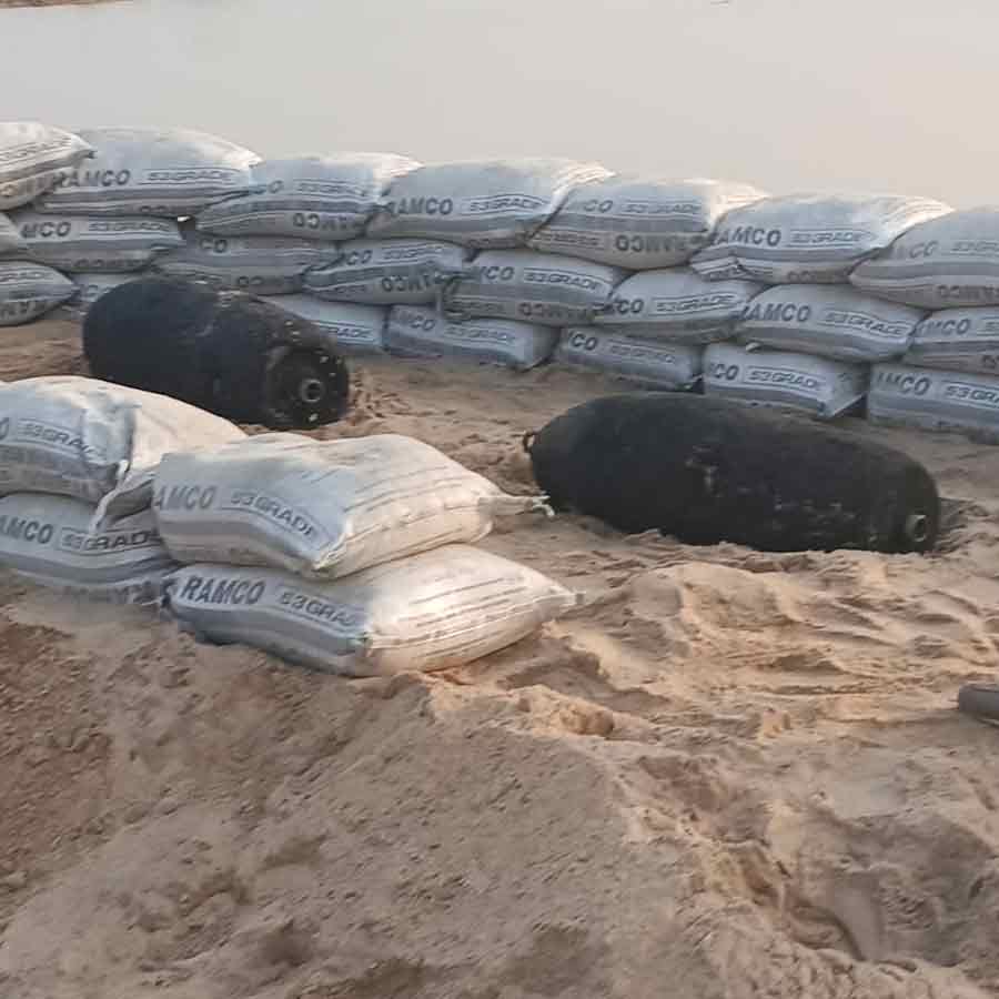 এ বার তিনটি মর্টার শেল উদ্ধার হয়েছে।