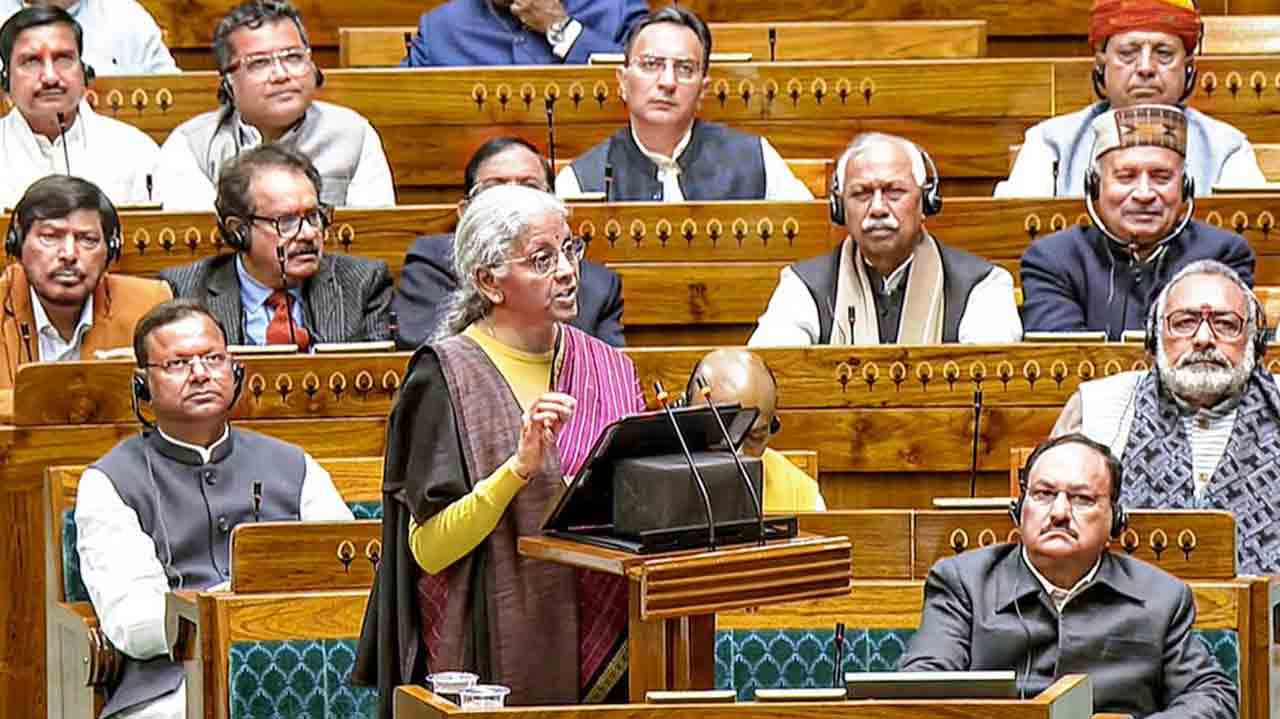 প্রকাশ: লোকসভায় ২০২৬-২৭ কেন্দ্রীয় বাজেট পেশ করছেন অর্থমন্ত্রী নির্মলা সীতারামন, ১ ফেব্রুয়ারি।