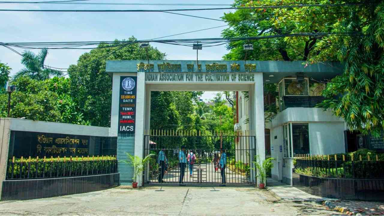 ইন্ডিয়ান অ্যাসোসিয়েশন ফর দ্য কাল্টিভেশন অফ সায়েন্স (আইএসিএস)।