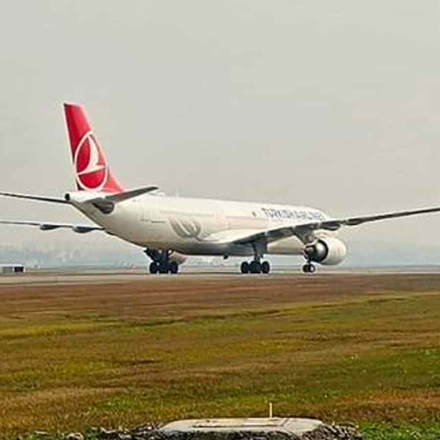 Turkish Plane made emergency landing at Kolkata airport on the way to Istanbul dgtl