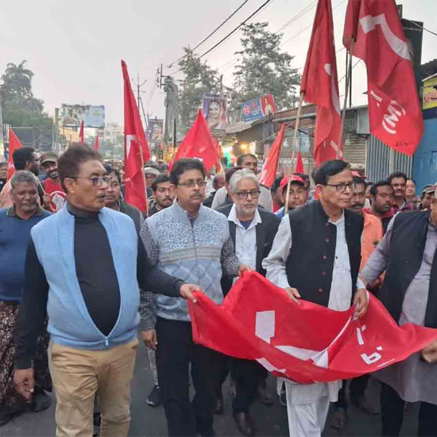 অর্থ সংগ্রহে সিপিএম নেতৃত্ব। চন্দননগরে।