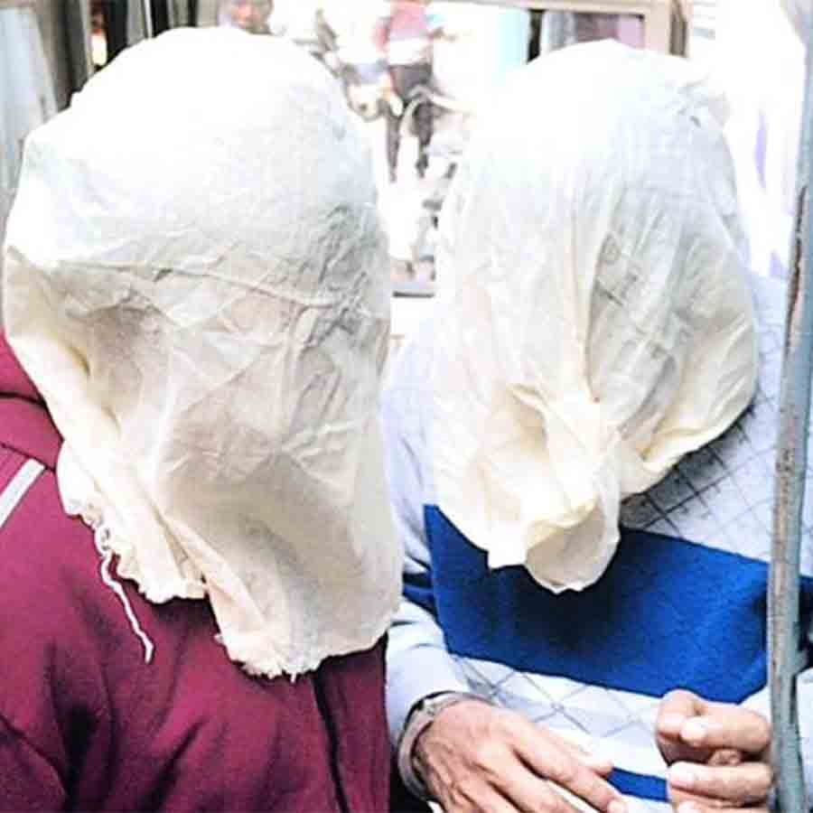 বারুইপুর কোর্ট চত্বরে নাজিরাবাদ অগ্নিকাণ্ডে ধৃতেরা।