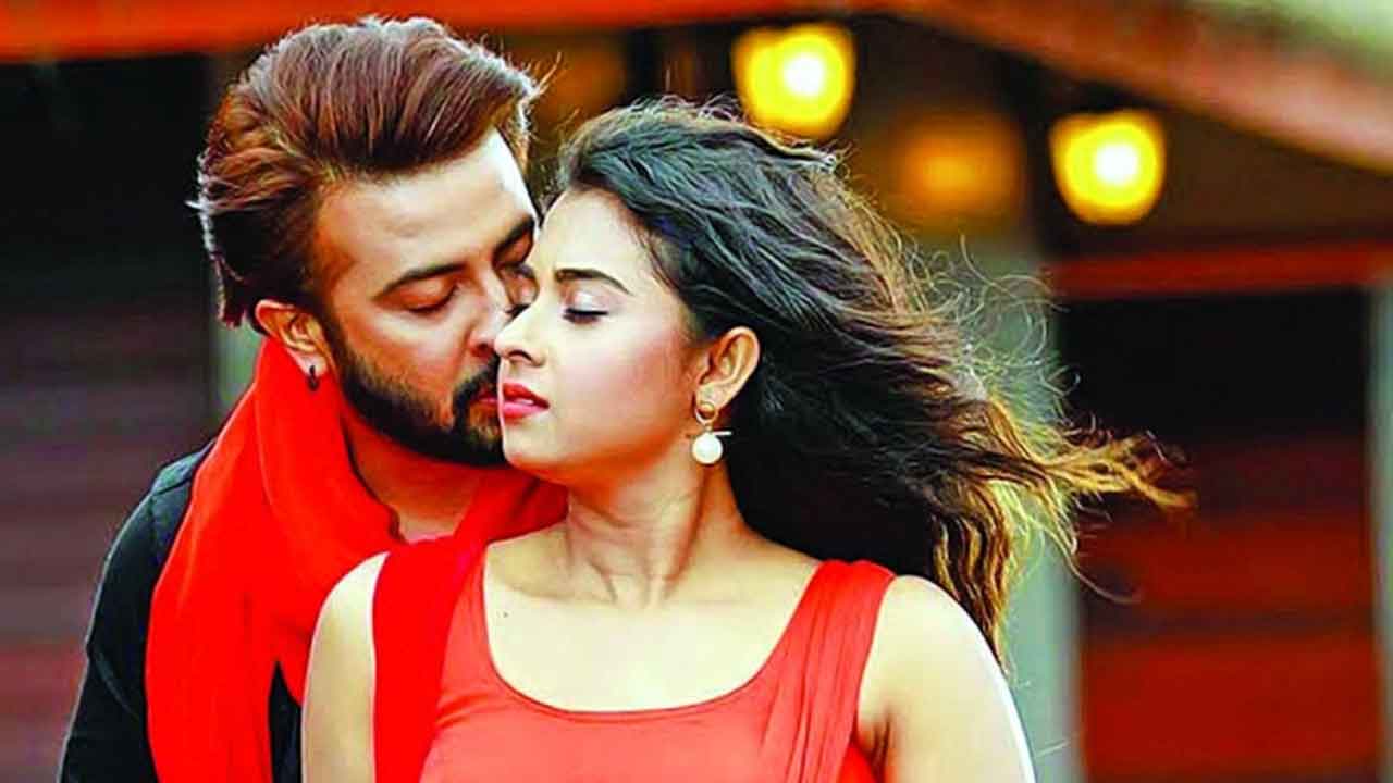 শাকিবের সন্তানের মা হতে চলেছেন বুবলী।