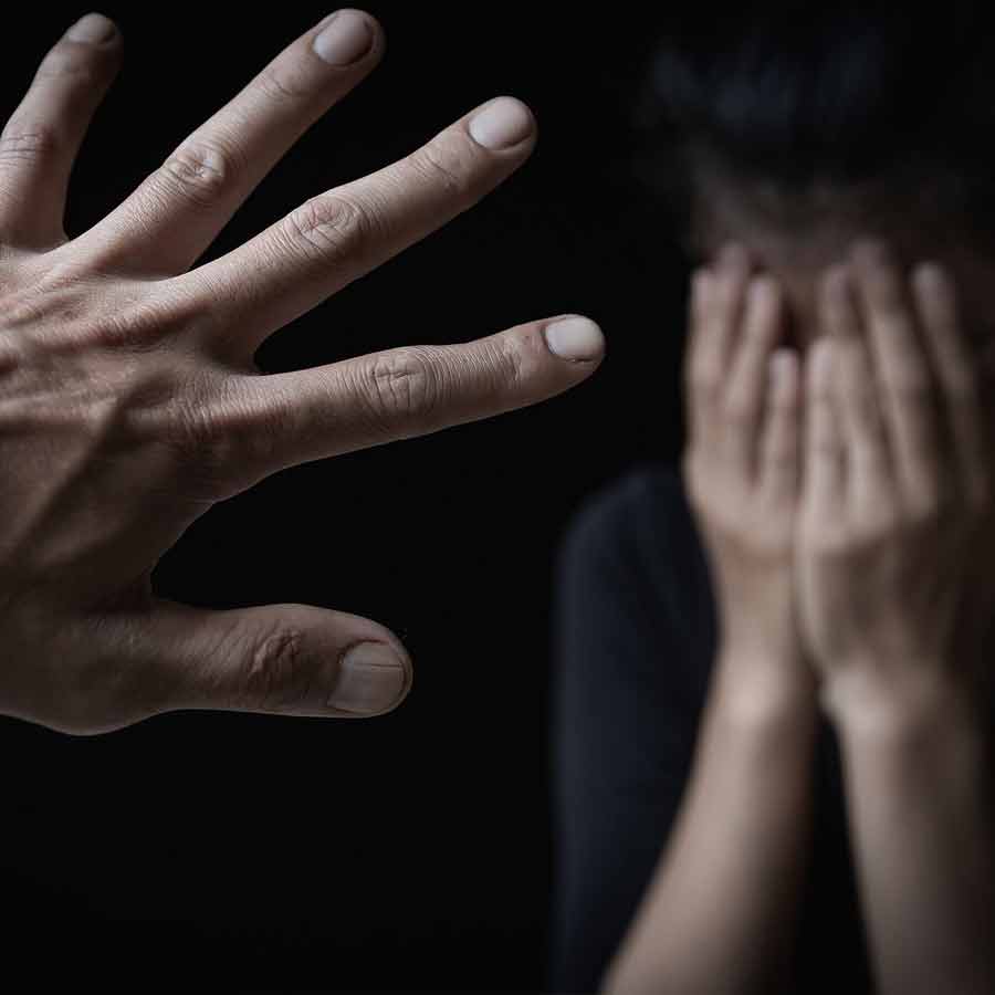 এই ধরনের খবরের ক্ষেত্রে আসল ছবি প্রকাশে আইনি বাধা থাকে।