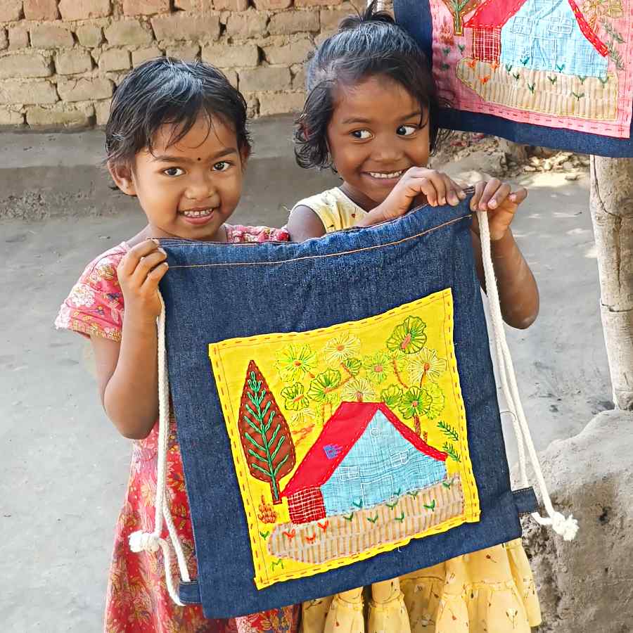 নতুন স্বাদের জীবনে বেজায় আনন্দ তাদের। 