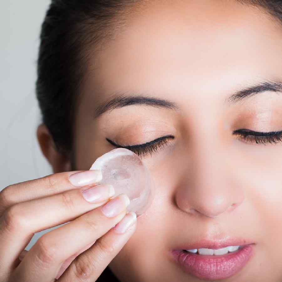 কাদের জন্য মুখে বরফ ঘষা ঠিক নয়?